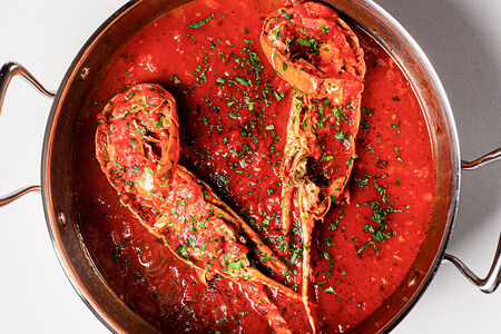 Лобстер, томатный соус