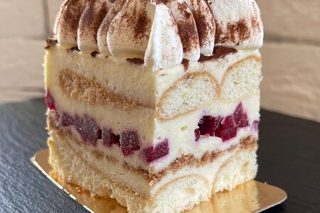 Пирожное Тирамису с малиной