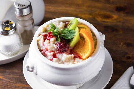 Каша овсяная с ванильной грушей