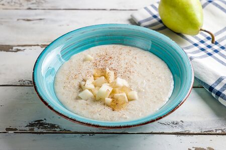 Каша овсяная с грушей