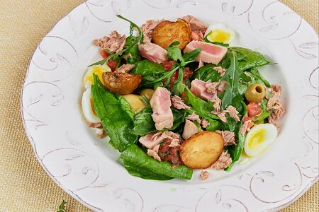 Салат с тунцом