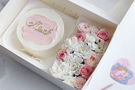 Набор Маме с бенто-тортом и цветами