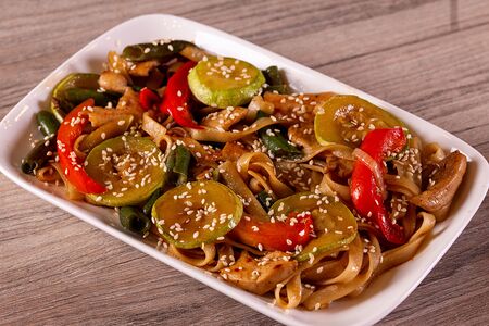 Вок-лапша с курицей