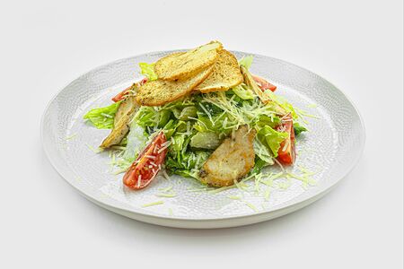 Салат Цезарь с цыпленком