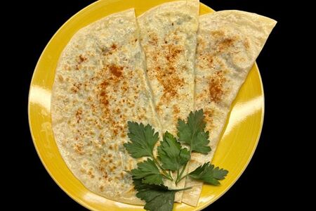 Кутаб с моцареллой и зеленью