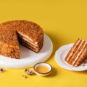 Торт Медовик с орехами гранд