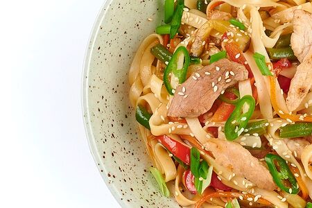 Удон со свининой и овощами