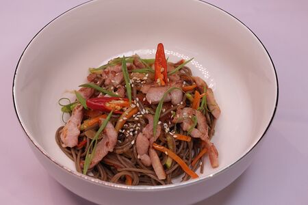 Соба гречневая с курицей