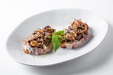 Брускетта с грибами