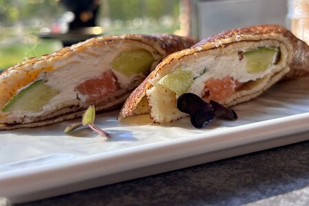 Блины с лососем и крем-чиз