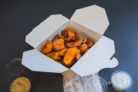 Картошка по-деревенски L и соус классический