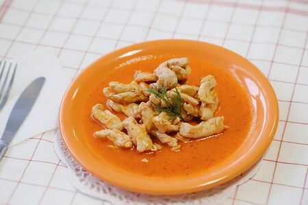 Курица в томатном соусе