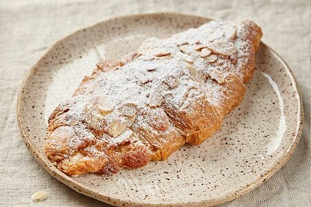 Миндальный круассан