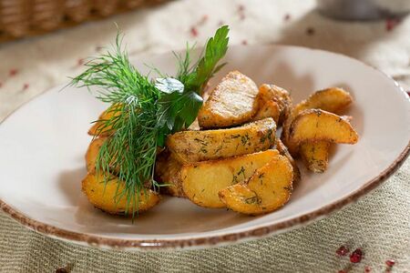 Картофель айдахо с томатным соусом