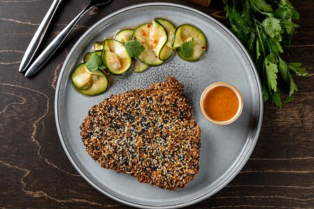 Куриное филе в кунжутной корочке