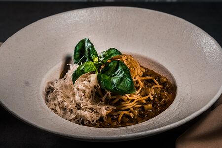 Спагетти с рагу из мраморной говядины