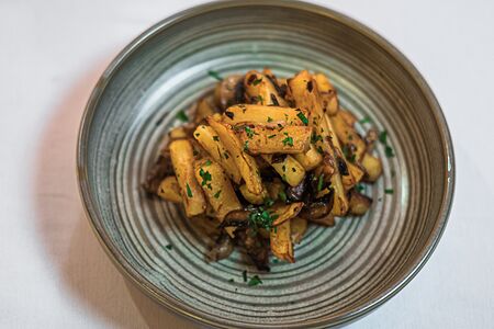 Жареный картофель по-домашнему