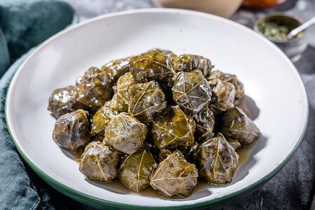 Долма с винoградными листьями
