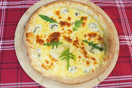 Пицца четыре сыра