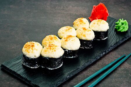 Острый ролл Цунами