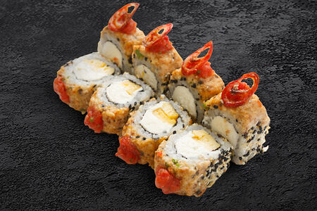 Ролл запеченный с угрем и спайси соусом