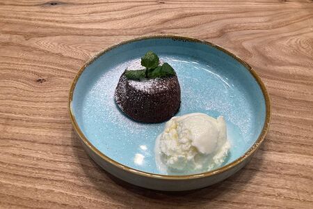 Шоколадный фондан с мороженым