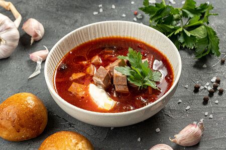 Борщ с говяжьим языком и черносливом