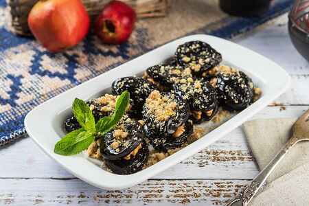 Чернослив с орехами