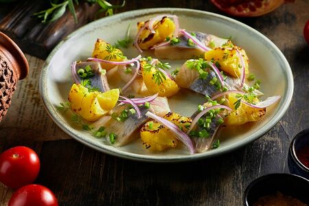 Селедка в пряном посоле с картофелем