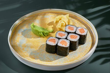 Маки с лососем