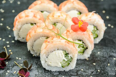 В креветке с огурцом и сыром