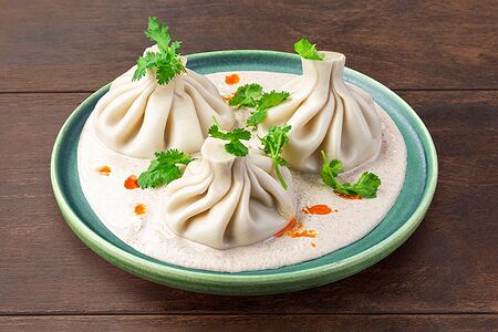 Хинкали с индейкой и соусом сациви