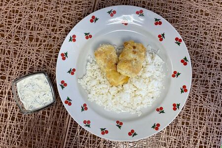 Рис с филе минтая в кляре с соусом тартар