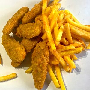 Комбо с куриными стрипсами и картофелем фри