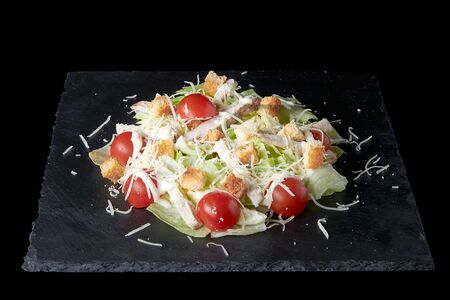 Салат Цезарь с курицей