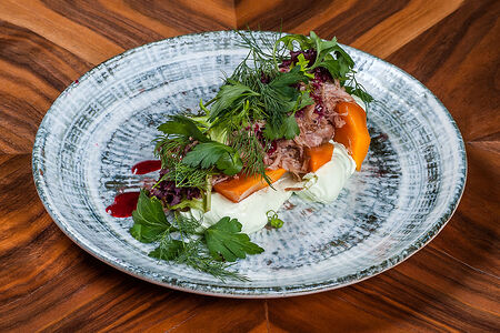 Салат с томленой уткой