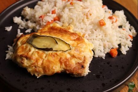 Горбуша отбивная с соленым огурцом