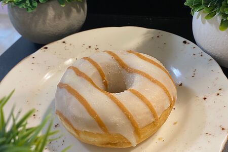 Пончик с карамелью