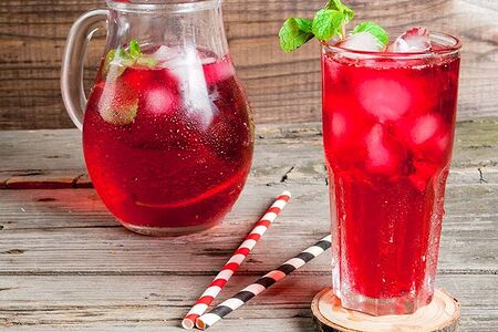 Домашний клубничный компот