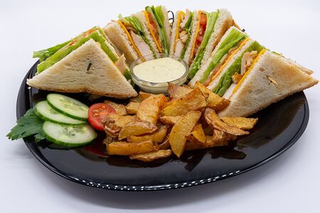 Клаб-сэндвич с рваной свининой