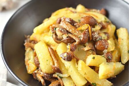 Картофель жареный с грибами