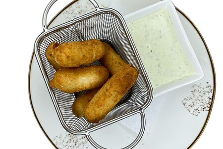 Сырные палочки с соусом тартар