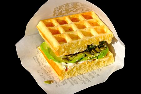 Вафля с авокадо