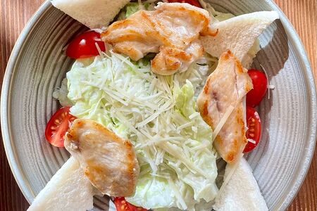 Цезарь с куриным филе