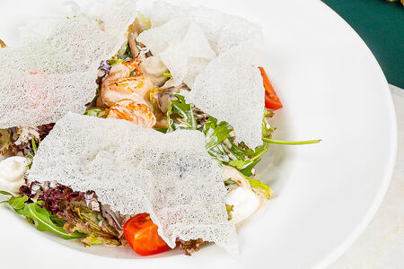 Салат с креветками и кальмаром