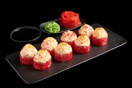 Ролл запечённый лосось креветка