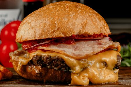 Роял-бургер с ветчиной