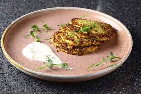 Оладьи из цукини со сметаной