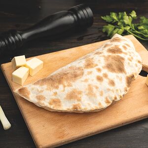 Ламаджо с сыром и зеленью