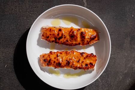 Запеченные фаланги краба в соусе кимчи